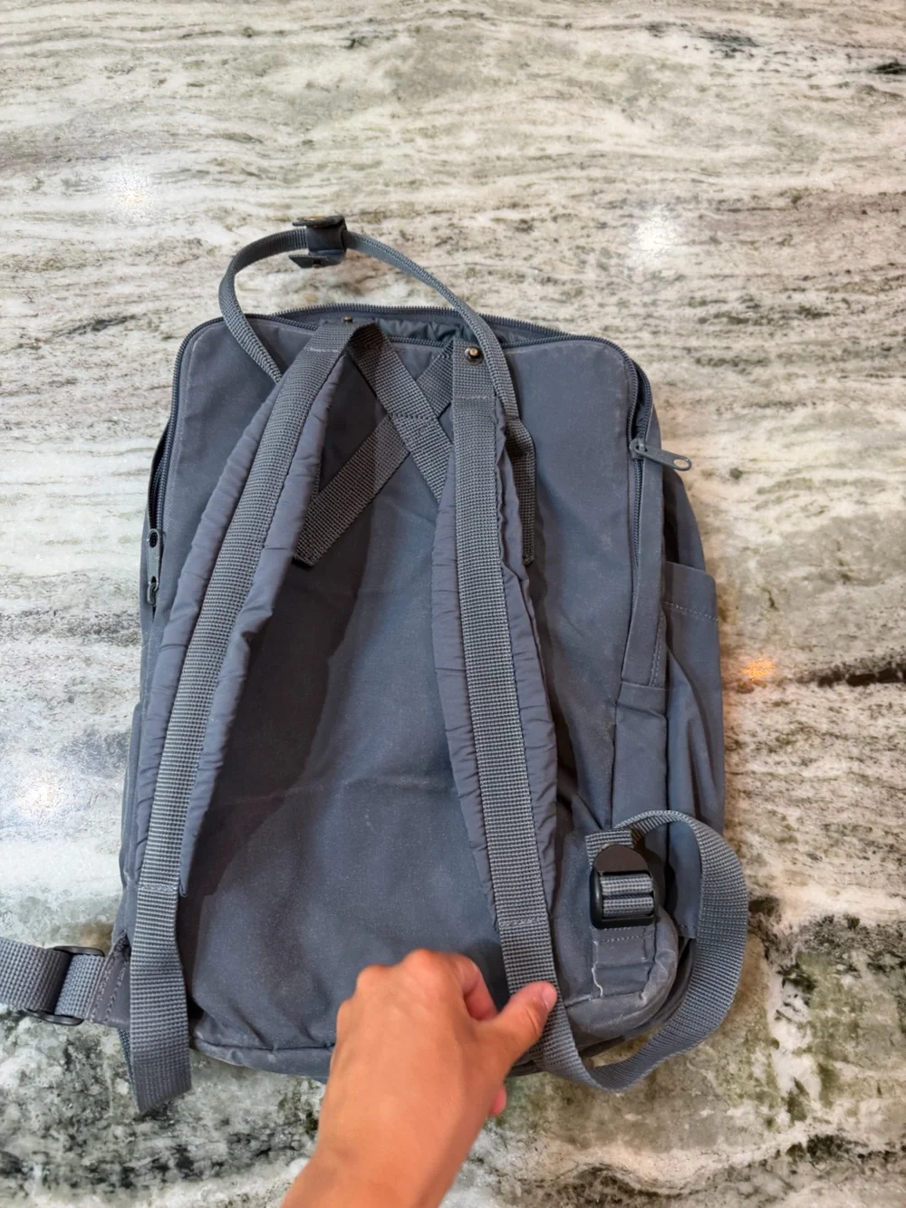 Fjallraven Kånken Backpack - Charcoal Gray with Red Logo